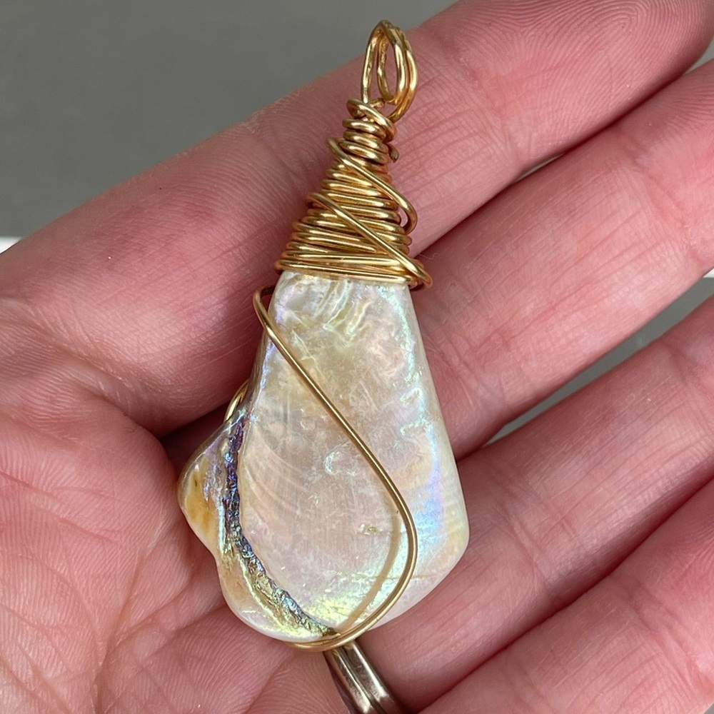 Gold Wire Wrap Natural Abalone Shell Triangle Pen… - image 4